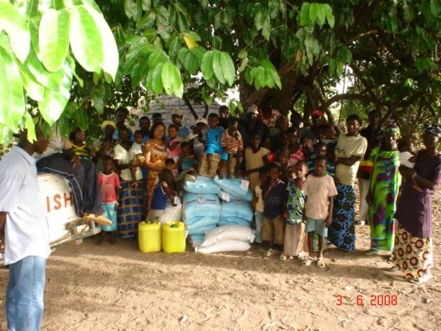 Figure 11: Pastor Ana and the villagers under the big tree in front of the village.