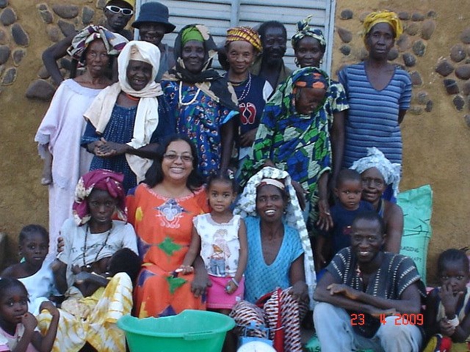 Figure 4: Pastor Ana Paula, her daughter Emily and leprosy patients.
